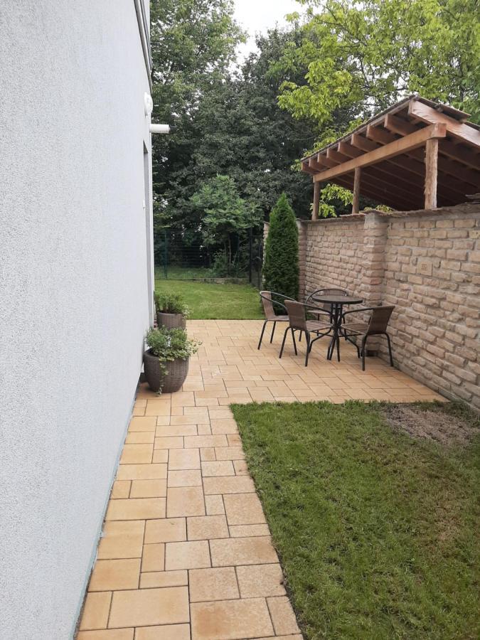Megyeri Apartman Pocsmegyer Bagian luar foto