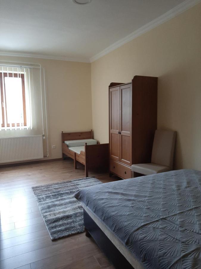 Megyeri Apartman Pocsmegyer Bagian luar foto