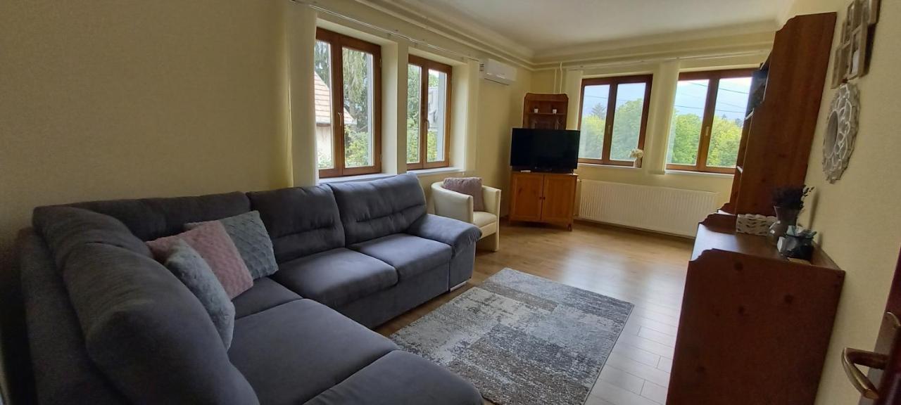 Megyeri Apartman Pocsmegyer Bagian luar foto