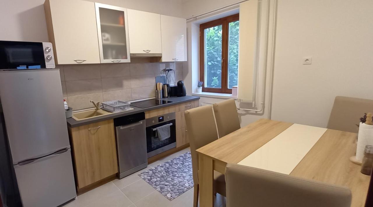 Megyeri Apartman Pocsmegyer Bagian luar foto