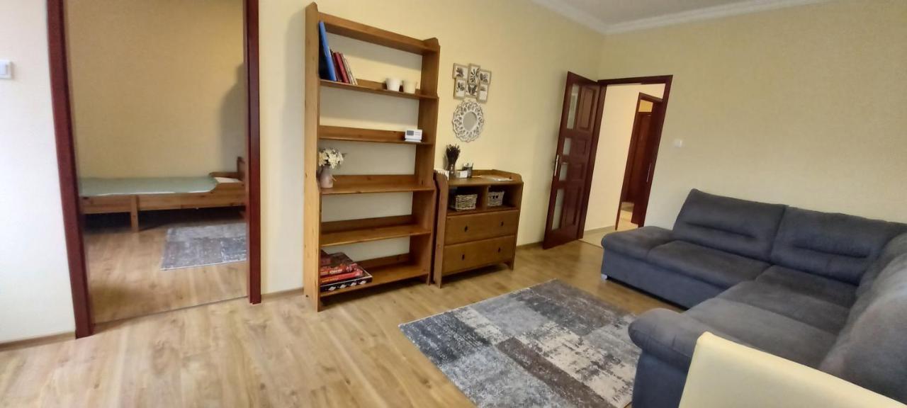 Megyeri Apartman Pocsmegyer Bagian luar foto